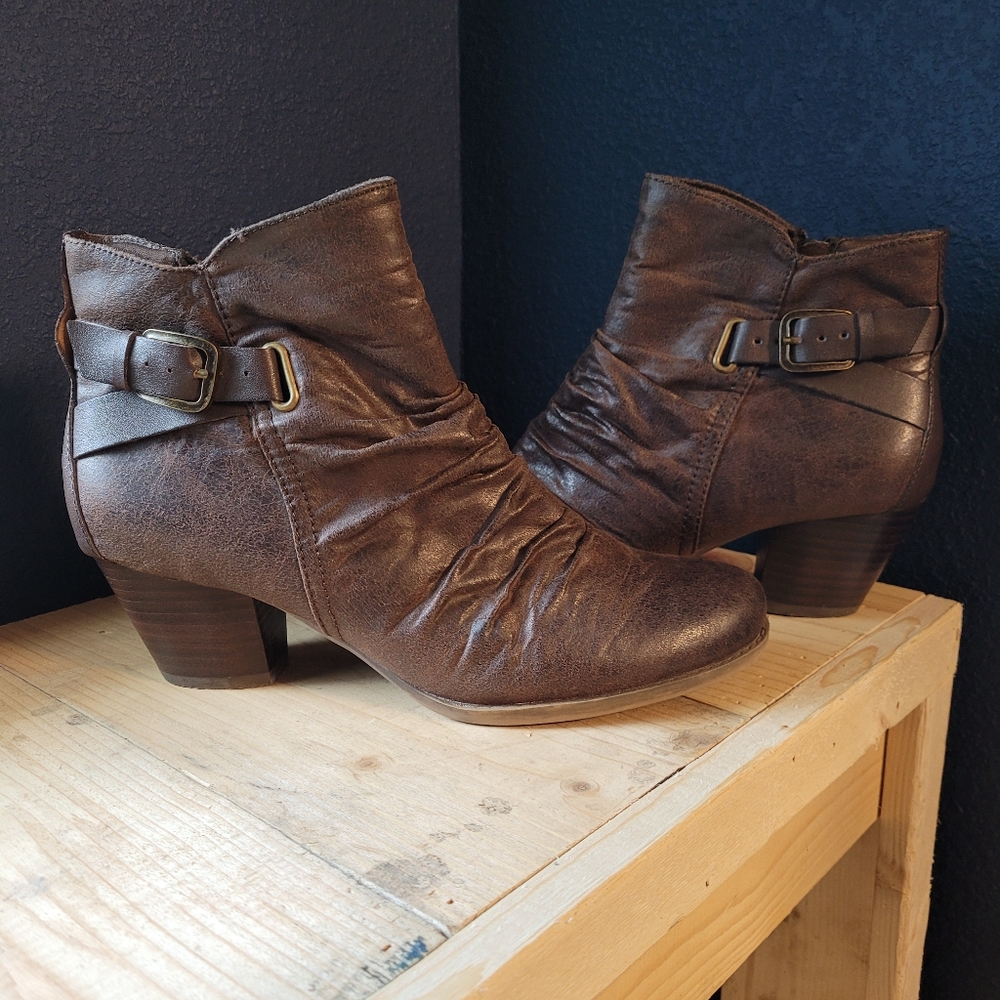 BareTraps Rikita Ankle Boots